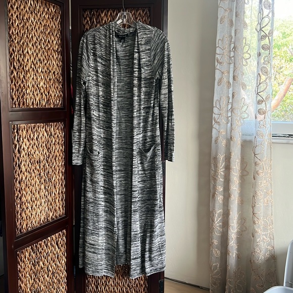 White House Black Market Maxi cardigan with pockets very thin beautiful - Picture 1 of 4